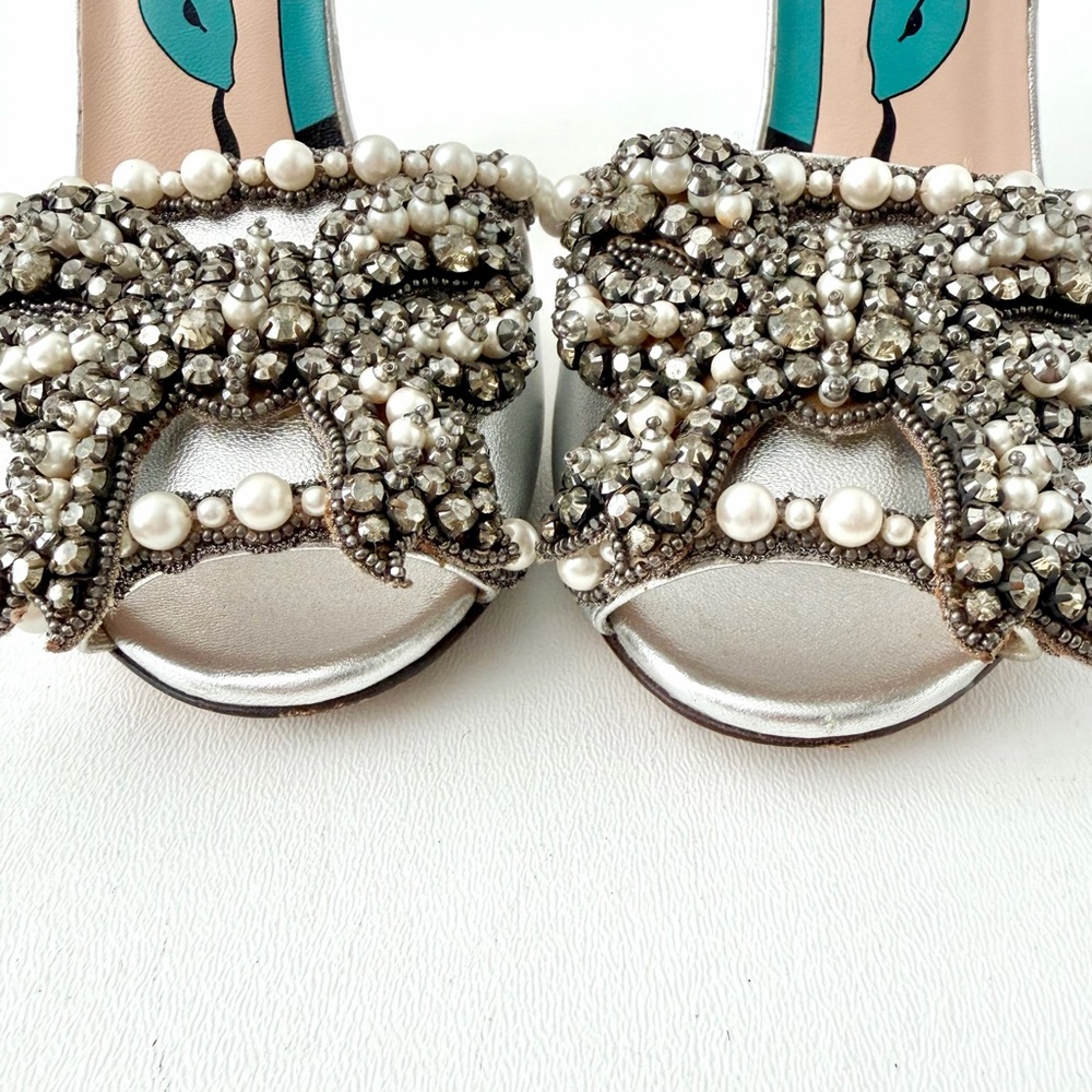 GUCCI || Allie Bow Metallic Pearl Crystal Sandals Silver Strap Heels  EU 36.5 - Picture 10 of 15